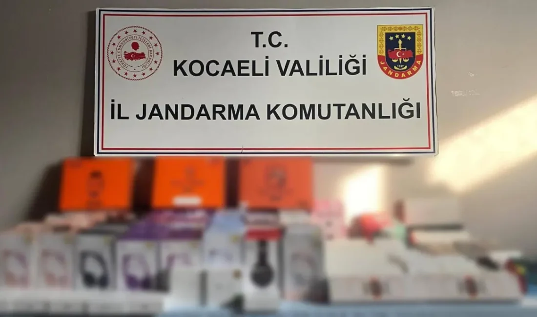 Gölcük'te ünlü markalara ait gümrük kaçağı; 88 adet akıllı kol saati