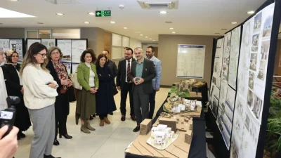 Çayırova Belediyesi, mimarlık fakültesi öğrencilerinin hazırladığı projeleri binasında sergileyerek destek