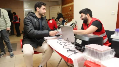Çayırova Belediyesi Basketbol Takımı sporcuları, Türk Kızılay Çayırova Şubesi'nin gerçekleştirdiği