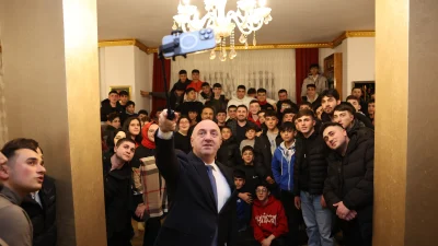 Darıca Belediye Başkanı Muzaffer Bıyık, üniversite sınavına girecek olan gençlerin