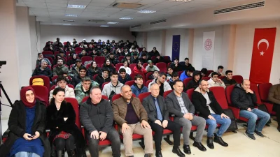 Başiskele Belediye Başkanı M. Yasin Özlü, liseli gençlerle buluşarak kardeşlerine