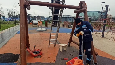 Büyükşehir ekipleri, çocuk oyun grupları ile açık hava spor alanlarındaki