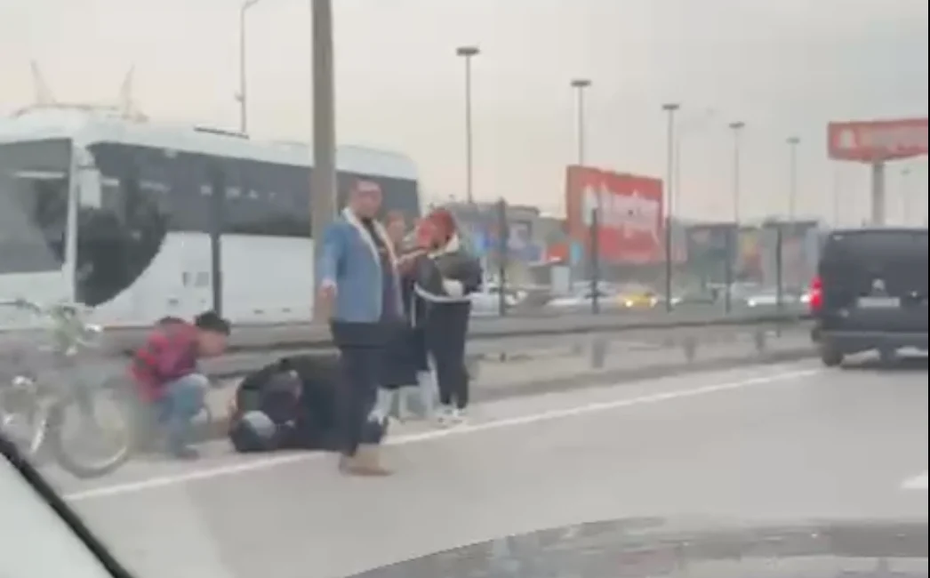 Kocaeli’nin İzmit ilçesinde, Symbol AVM önünde meydana gelen trafik kazasında