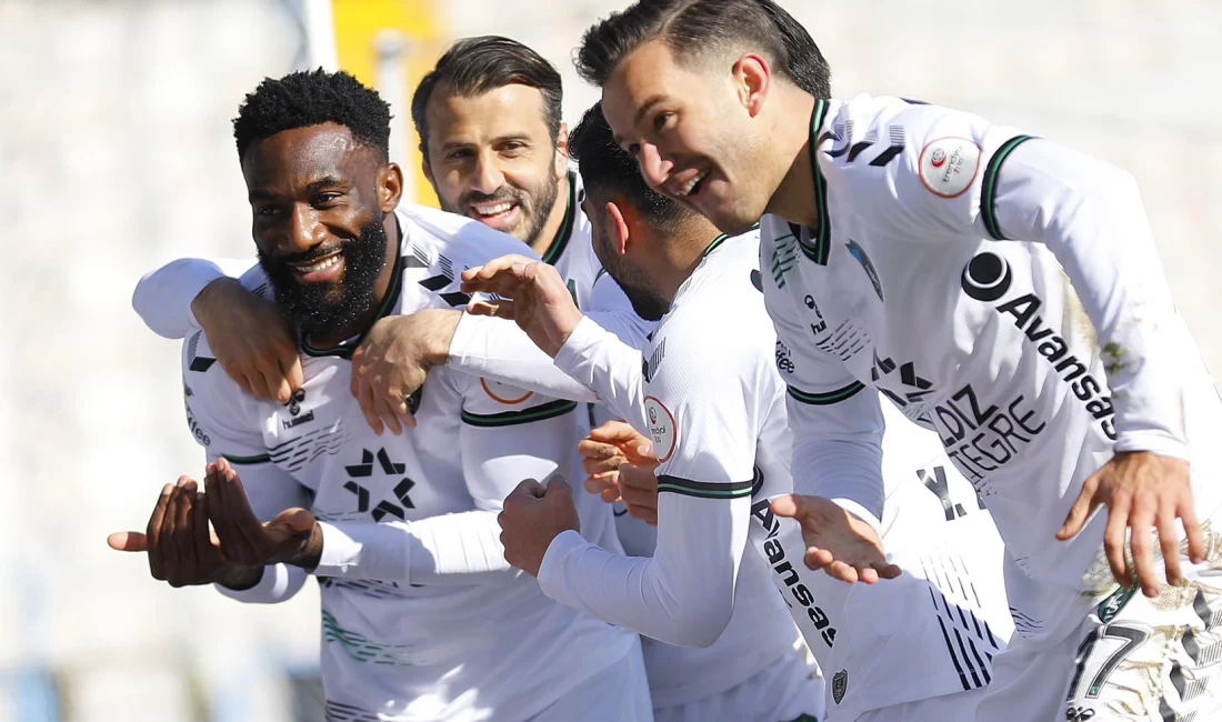 Kocaelispor, Erzurumspor FK deplasmanında oynanan maçın ilk yarısını 1-0 önde
