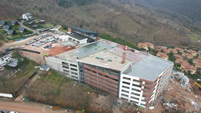 Büyükşehir’in Kartepe teleferiğinin Derbent’teki istasyonu yanında inşa ettiği 598 araç