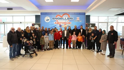 Derince Belediyesi’nin düzenlediği "Engelleri Yüzme ile Aşıyoruz" projesinde eğitimler başladı.