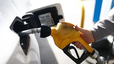 Motorinin litre fiyatında bu gece yarısından itibaren geçerli olmak üzere