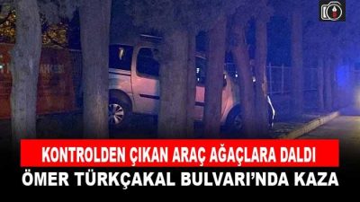 İzmit’te kontrolden çıkan araç ağaçlara daldı.. Ömer Türkçakal bulvarında meydana