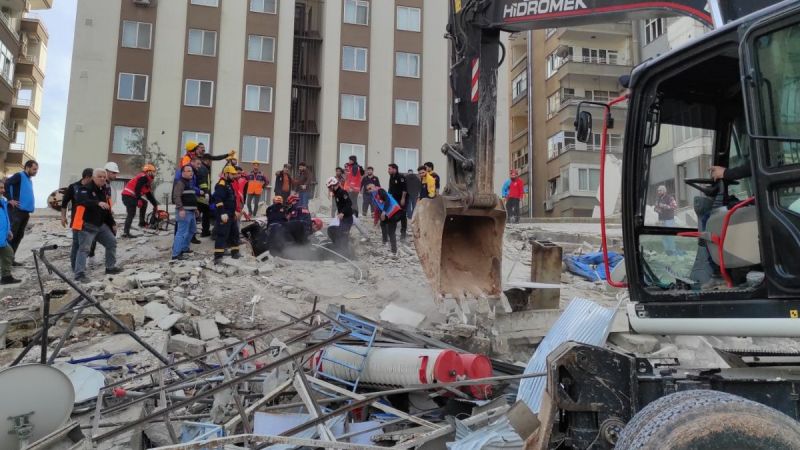 Şanlıurfa'da ağır hasarlı olduğu için daha önce boşaltıldığı belirlenen 6