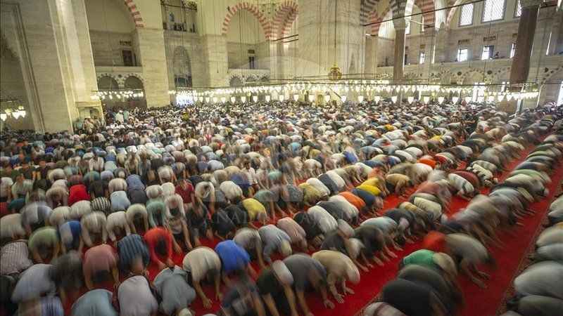 Diyanet Kurban Bayramı namazının saatlerini açıkladı. Kocaeli'de bayram namazı 06:07'de