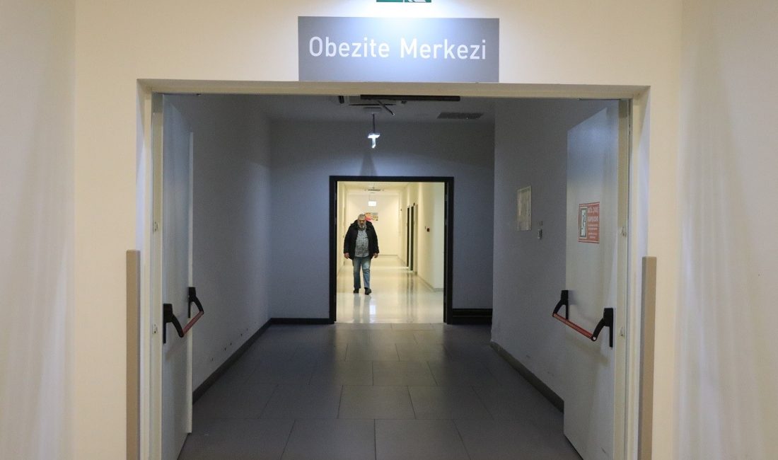 Bursa Şehir Hastanesi’nde görevli Dâhiliye Uzmanı Doç. Dr. Nizameddin Koca,