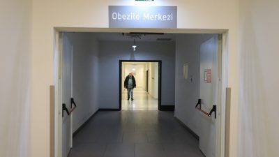 Bursa Şehir Hastanesi’nde görevli Dâhiliye Uzmanı Doç. Dr. Nizameddin Koca,