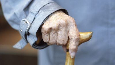 Emekli bayram ikramiyesinin 4 bin liraya çıkarılması ile doğum yardımına