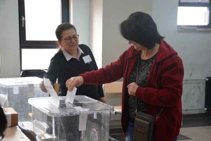 Bulgaristan'daki erken genel seçim için Kocaeli’de yaşayan çift pasaportlu vatandaşlar