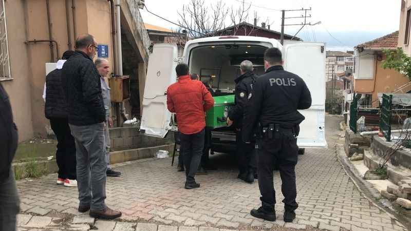 Körfez’de 2 gündür haber alınamayan bir kişinin oğlu eve gelerek