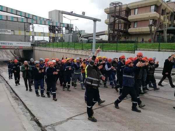 Gübretaş’ta toplu sözleşme görüşmeleri olumsuz neticelenince işçiler eylemde bulundu. Yönetim