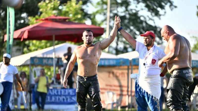 Bu yıl 17. kez düzenlenen Geleneksel Hergeleci İbrahim Yağlı Güreşleri,