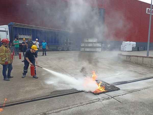 Kocaeli Büyükşehir İtfaiyesi, ulusal ve uluslararası itfaiyecilik eğitimlerinin yanı sıra,