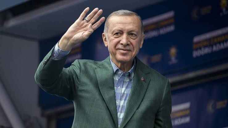 Recep Tayyip Erdoğan yeniden cumhurbaşkanı oldu.