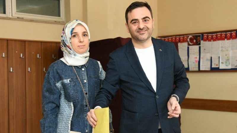 Başiskele Belediye Başkanı Yasin Özlü oyunu kullandı.