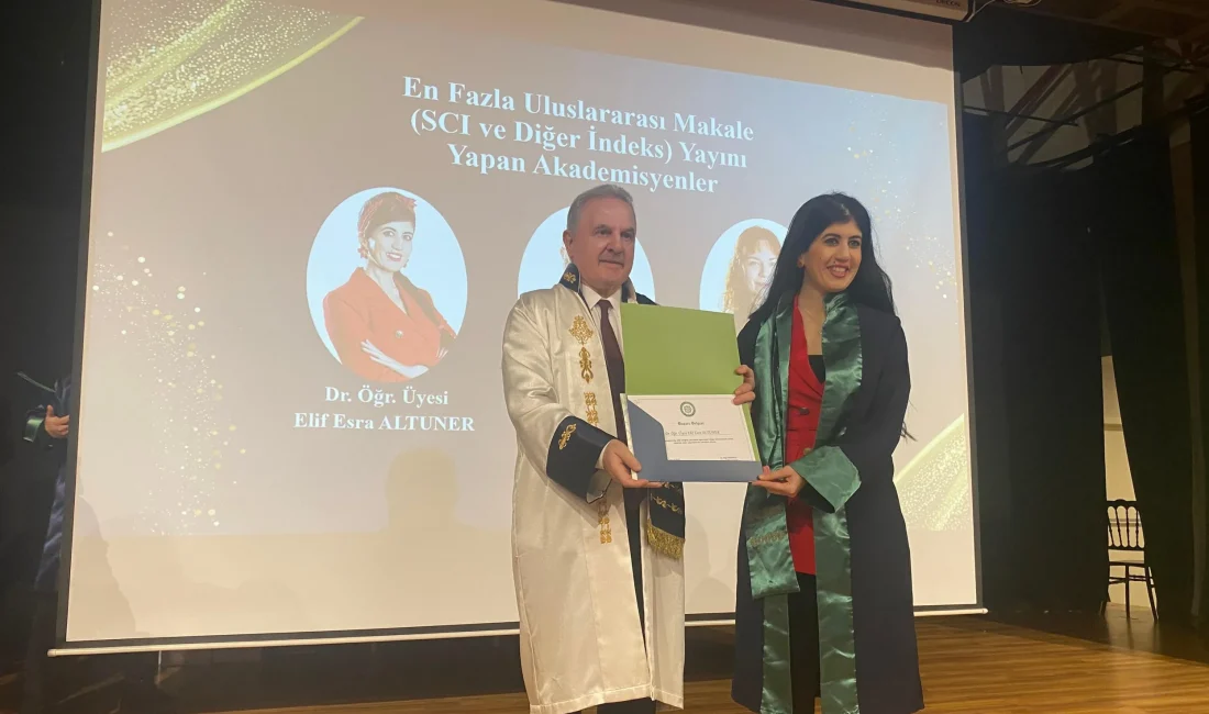 Kocaeli Sağlık ve Teknoloji Üniversitesi (KOSTÜ) akademisyenleri, düzenlenen törende unvanlarına