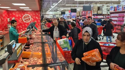 Ramazan ayı nedeniyle zincir süpermarket Türkiye genelindeki şubelerinde et ürünlerinde