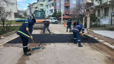 Körfez Belediyesi Fen İşleri Müdürlüğü ekipleri, tespit edilen noktalarda bakım