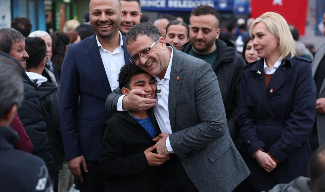 Derince Belediyesi’nin Kadir Gecesi’nde düzenlediği Kent İftarı binlerce kişinin katılımı