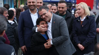 Derince Belediyesi’nin Kadir Gecesi’nde düzenlediği Kent İftarı binlerce kişinin katılımı