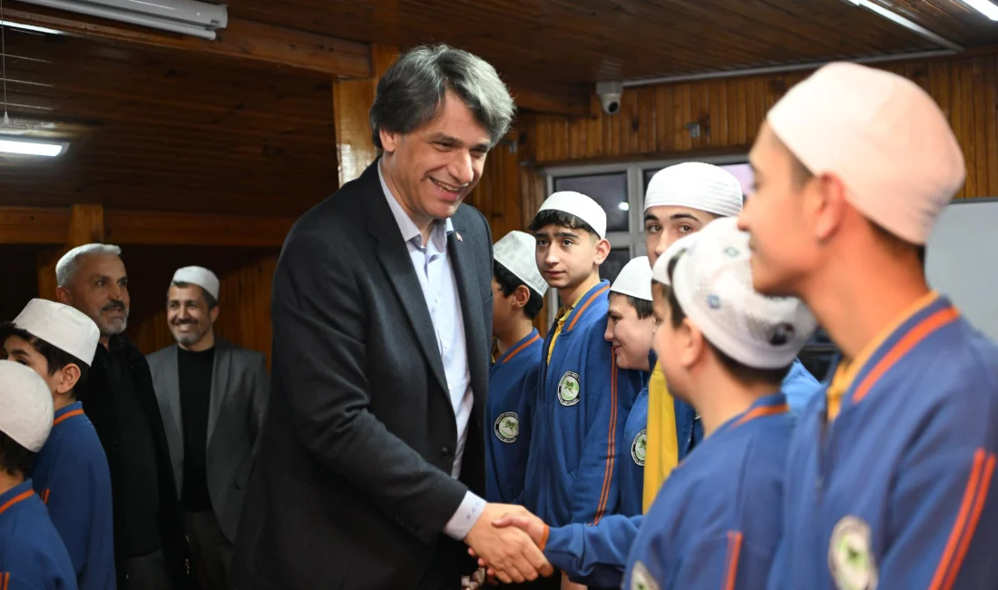 Kartepe Belediye Başkanı Av.M.Mustafa Kocaman, Medine Kur’an Kursu öğrencileriyle iftar