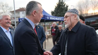 Kocaeli Büyükşehir Belediye Başkanı Doç.Dr.Tahir Büyükakın, Derince Karagöllü’de düzenlenen iftara