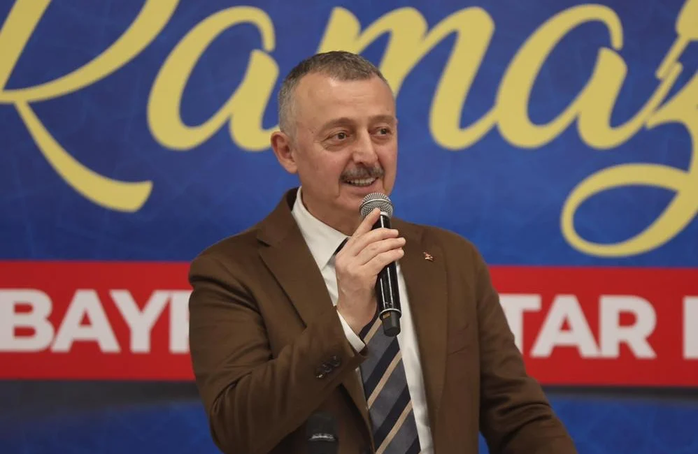 Kocaeli Büyükşehir Belediye Başkanı Doç.Dr.Tahir Büyükakın, ilimizde görev yapan sağlık