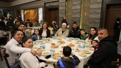 Kocaeli Valiliği, Büyükşehir Belediyesi ve Roman derneklerinin işbirliğiyle düzenlenen iftar