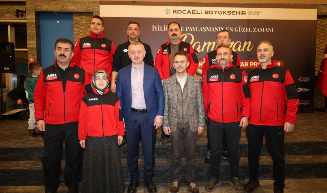 Kocaeli Büyükşehir Belediye Başkanı Doç.Dr.Tahir Büyükakın, Kocaeli Afet Gönüllüleri İftar