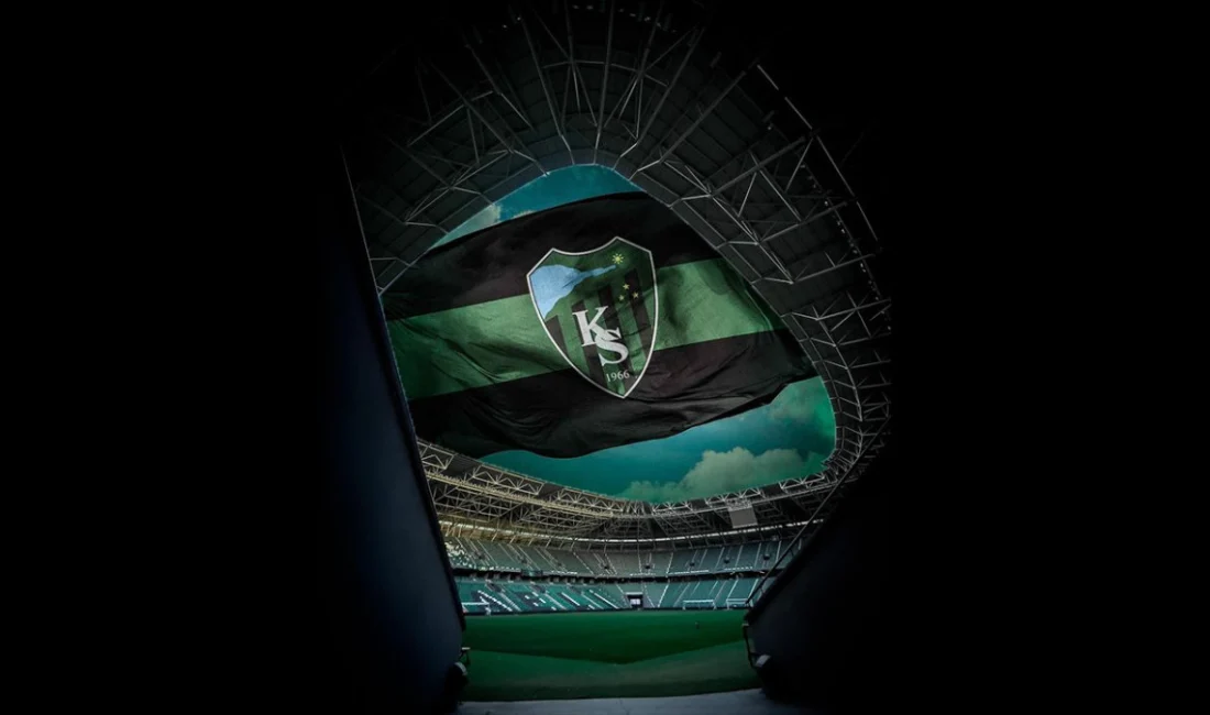 Kocaelispor’un futbolcuları Aaron Appindangoye, Rigoberto Rivas ve Ryan Mendes, ülkelerinin