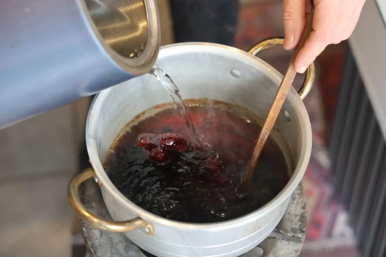 Osmanlı döneminden günümüzü uzanan çeşit çeşit şerbetler iftar sofralarından eksik