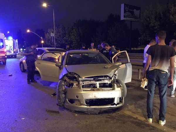 Kartepe D-100 Kara Yolu’nda meydana gelen kazada araçlardan birinden kopan