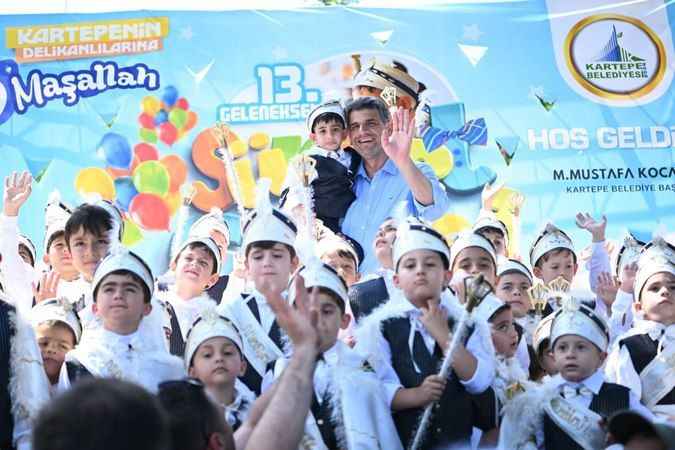 Kartepe Belediyesi’nin 13. geleneksel sünnet şöleni büyük coşku içerisinde yapıldı.