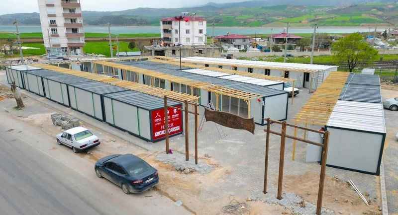 Körfez, Darıca ve Dilovası Belediyesi tarafından Pazarcık’ta yapımına başlanan konteyner