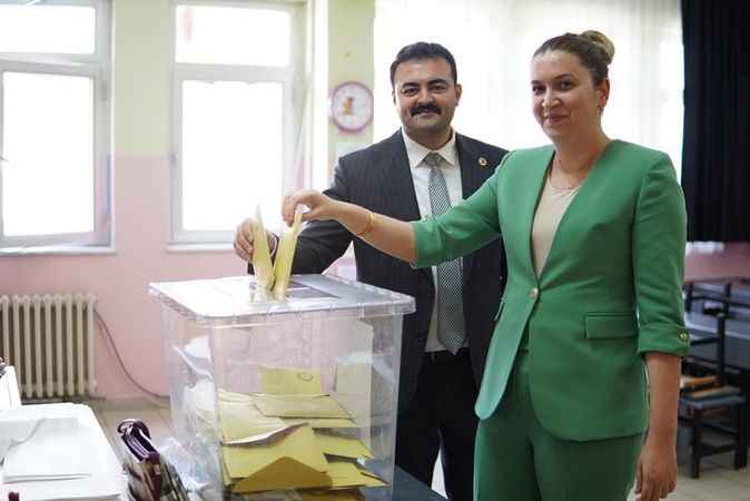 MHP Kocaeli Başiskele İlçe Başkanı Şahin Kaya oyunu kullandı.
