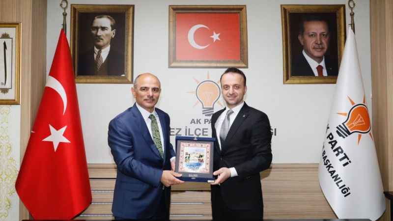 Körfez Belediye Başkanı Şener Söğüt, AK Parti Körfez İlçe Başkanlığı