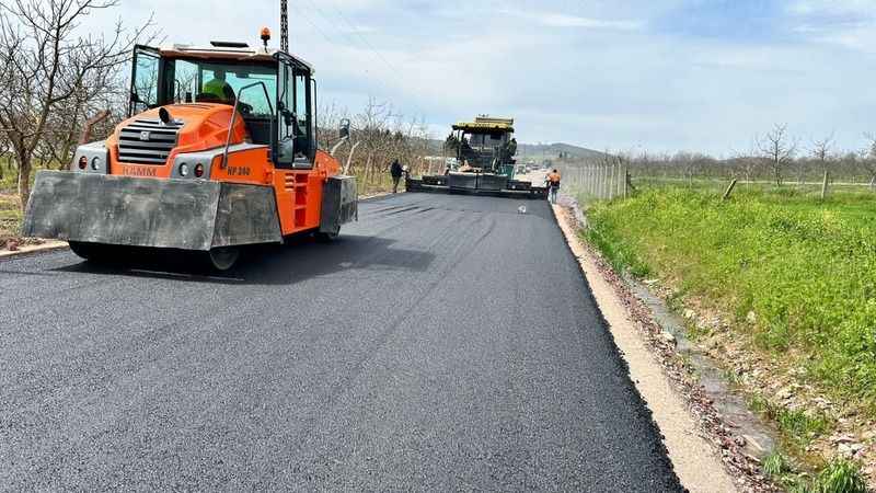 Büyükşehir Belediyesi, kentin birçok farklı noktasında yürütülen üstyapı çalışması ile
