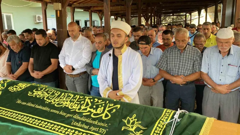 Kocaeli’nin İzmit ilçesinde abisiyle birlikte yaşadığı evde bıçaklanmış halde ölü