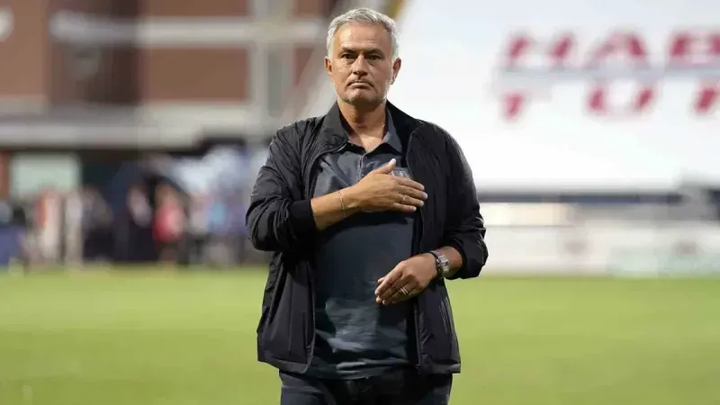 Fenerbahçe Teknik Direktörü Jose Mourinho, Galatasaray maçıyla birlikte sarı-lacivertlilerin başında