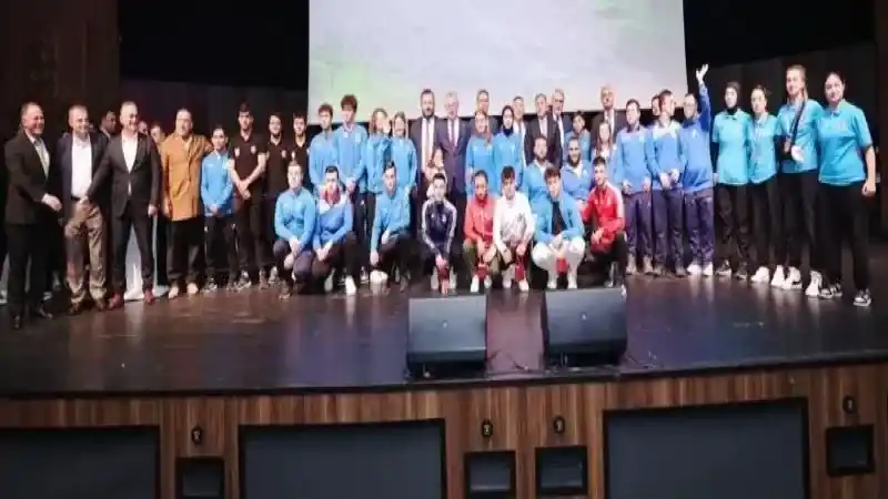  Körfez Belediyesi Gençlerbirliği Spor Kulübü Ragbi sporcuları ödüllerini KBB