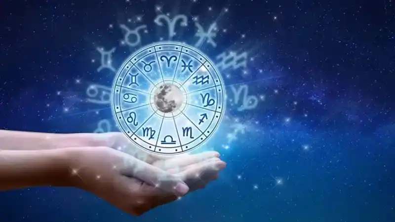 Astroloji, insan kişiliklerini ve davranışlarını anlamak için kullanılan yaygın bir