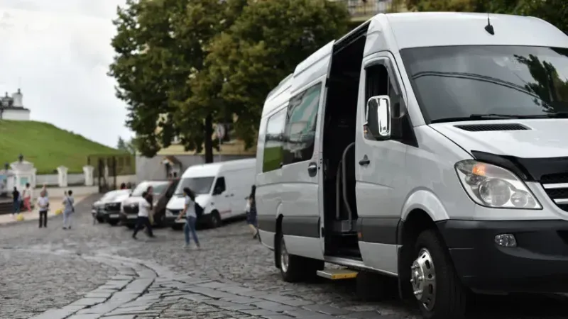 Kocaeli'de öğrenci servislerine yönelik düzenlenen denetimde, 46 araca 205 bin
