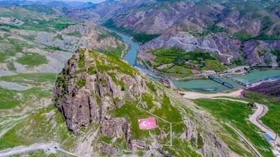 Elazığ’ın Palu ilçesinde bulunan 3 bin yıllık tarihi Palu Kalesinde,