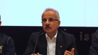 Ulaştırma ve Altyapı Bakanı Abdulkadir Uraloğlu, İstanbul’da yaşanan 6,2 büyüklüğündeki