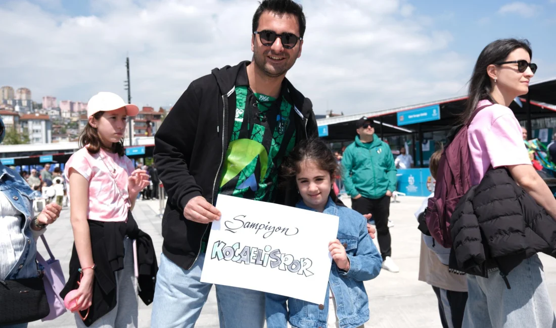 Büyükşehir’in düzenlediği 23 Nisan şenliklerinde şampiyon Kocaelispor, karikatür atölyesinde duvarlara